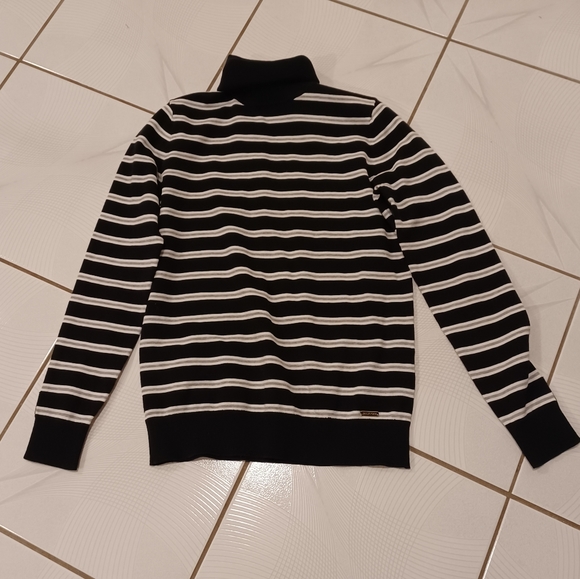 4/$80 Tommy Hilfiger Turtleneck - Size Small - Picture 5 of 9
